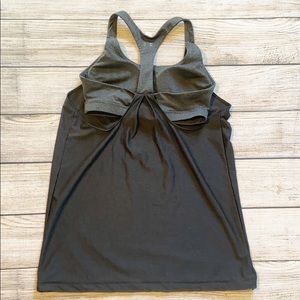 Under Armour Tops - Under Armour Tank with Built-In Bra Under Armour Tops - Under Armour Tank with Built-In Bra